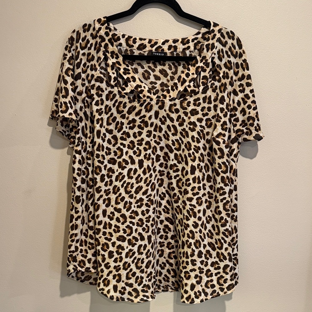 Torrid Leopard Print Short Sleeve Mob Wife Vacation Ready Casual or night out